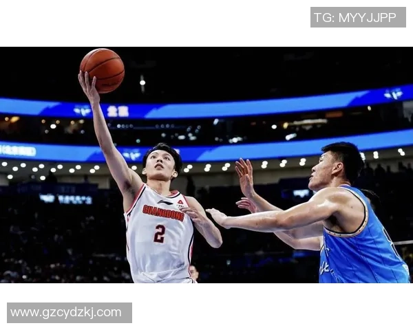 徐杰：从青涩少年到篮球场上的璀璨明星的成长之路与奋斗故事