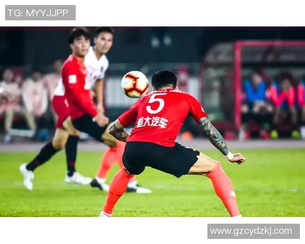 恒大与亚泰比赛因故延期球迷期待新赛程公布